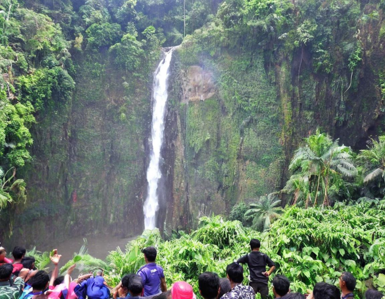 Keindahan Curug Cilember Ciwidey: Air Terjun Tertinggi di Jawa Barat