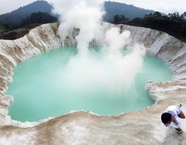 Keindahan Kawah Putih Ciwidey di Bandung