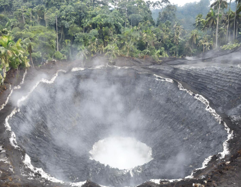 Menjelajahi Keindahan Kawah Putih Ciwidey