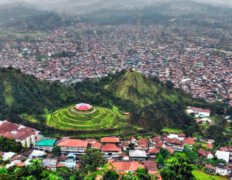 Puncak Ciumbuleuit Ciwidey: Panorama Kota Bandung dari Ketinggian