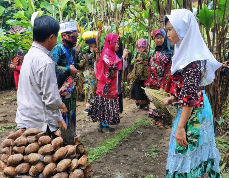 Tradisi Unik di Kampung Cai Ranca Upas Ciwidey